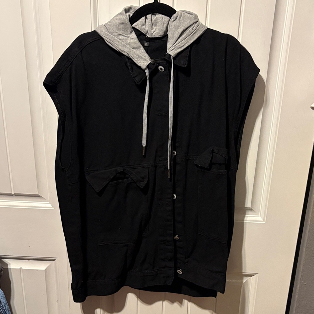Black Sleeveless Jacket with Gray Hood